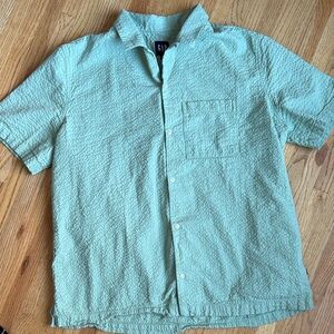 GAP XL Men’s Short-Sleeve Seersucker Button-Up Shirt in Aqua